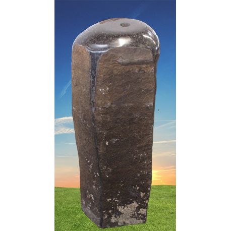 Basalt Quellstein Säule mit poliertem Kopf 163